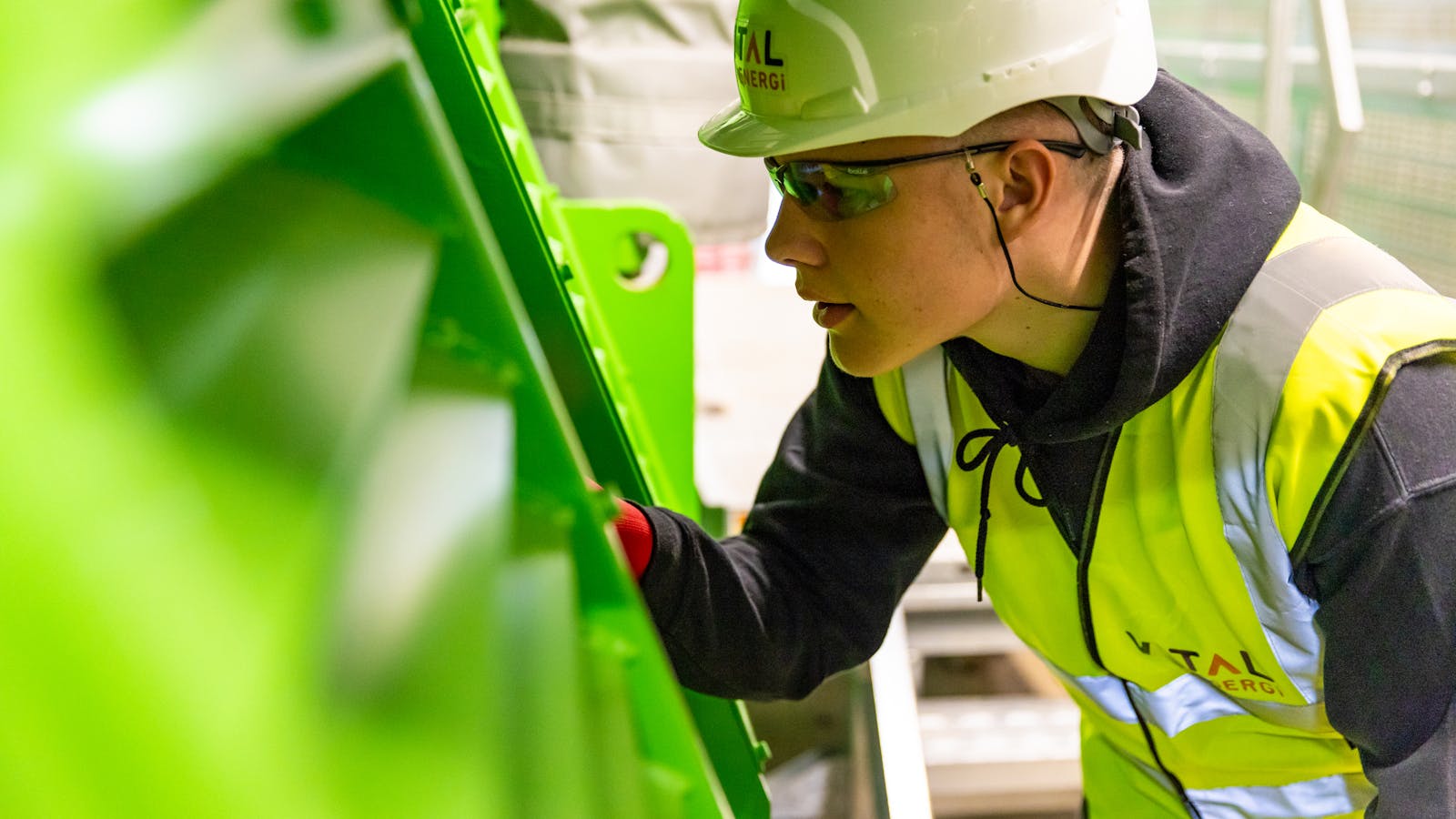 LTCAT em Sergipe com profissional realizando inspecao tecnica em ambiente industrial