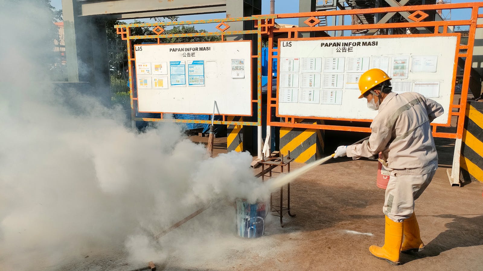 Treinamentos obrigatorios para empresas em Aracaju com demonstracao de seguranca e combate a incendio